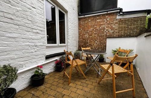 Brading House | Charnwood Cottage