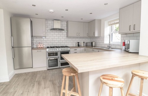 Llandudno House | CHARNWOOD VILLA, family friendly, with a garden in Llandudno