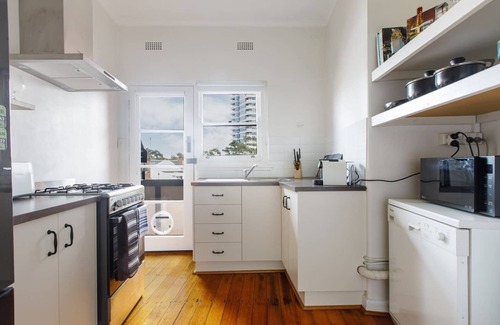 St Kilda Apartment | Charnwood Vintage Effortless Elegance in St Kilda