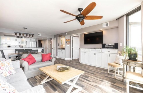 Folly Beach Apartment | Chas. Oceanfront 402 Condo