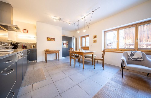 Sent Apartment | Chasa Curtin 17: Exclusive, spacious 4.5-room apartment in the beautiful village centre of Sent