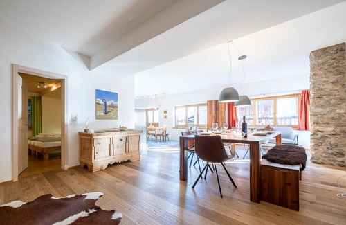 Sent Apartment | Chasa Curtin 17: Exclusive, spacious 4.5-room apartment in the beautiful village centre of Sent