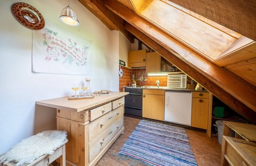 Vna Apartment | Chasa Rosa 3: 3.5-room apartment in the idyllic and sun-drenched mountain village of Vnà