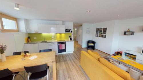 Tschlin Apartment | Chasa Samalgors
