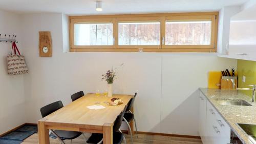 Tschlin Apartment | Chasa Samalgors