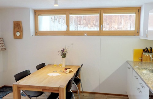 Tschlin Apartment | Chasa Samalgors: Modern and family-friendly 3-room apartment in the idyllic mountain village of Tschlin