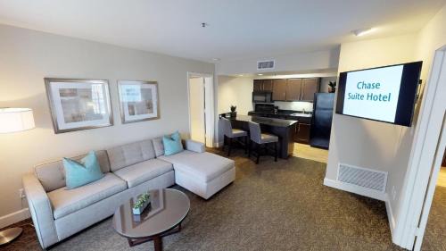 Brea Hotel | Chase Suites Brea-Fullerton - North Orange County