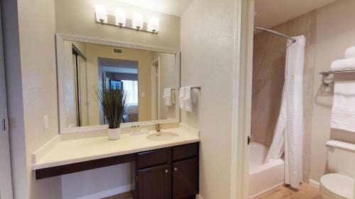 Brea Hotel | Chase Suites Brea-Fullerton - North Orange County