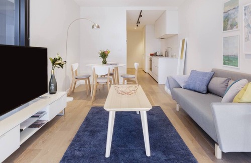 Melbourne Central Business District Apartment | Chasing Skylines Chic and Contemporary Living