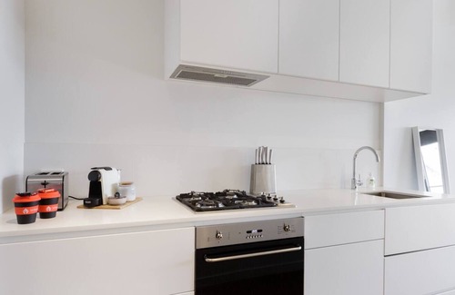Melbourne Central Business District Apartment | Chasing Skylines Chic and Contemporary Living