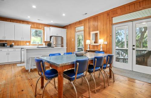 Edisto Island House | Chasing Waves Luxury Edisto Home 3 mins to Beach