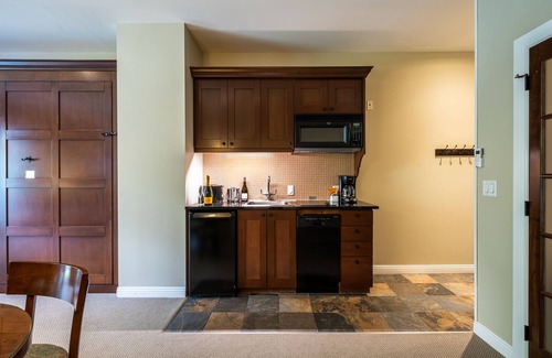 Mont-Tremblant Hotel | Chateau Beauvallon