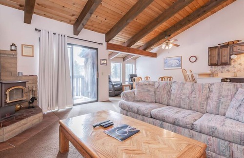 Mammoth Lakes House | Chateau Blanc #13, 3 Bedroom 2 Bath Townhome, Sleeps 8, Close to Free Shuttle!