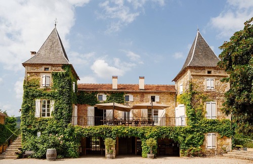 Prayssac Villa | Chateau Camp del Saltre Main house with beautiful vineyard and swimming pool