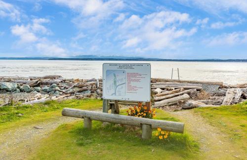 Lagoon Point House | Chateau Coho by AvantStay Easy Beach Access