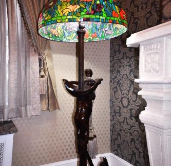 Connellsville Hotel | Chateau Connellsville Victorian Era Suite