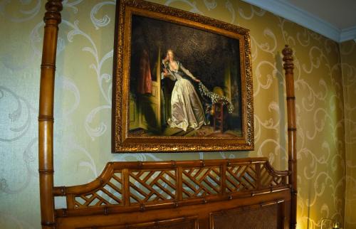 Connellsville Hotel | Chateau Connelsville Renaissance Era Suite