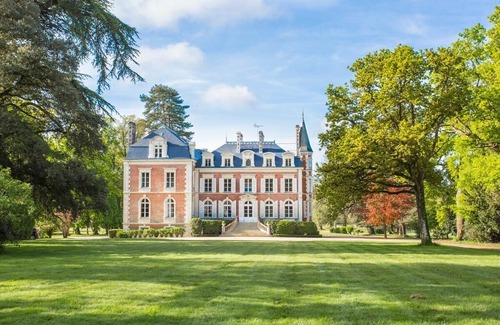 Cande Villa | Chateau De Flora at Pays de la Loire