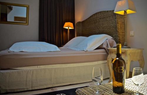 Lugon-et-l'ile-du-Carney Bed & Breakfast | Chateau de la Vieille Chapelle