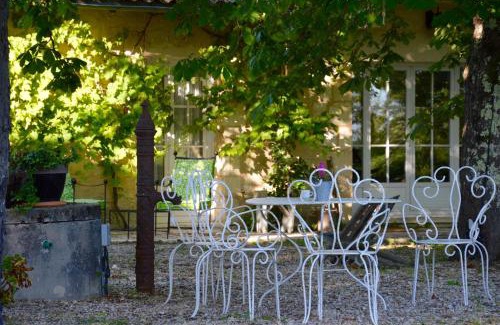 Lugon-et-l'ile-du-Carney Bed & Breakfast | Chateau de la Vieille Chapelle