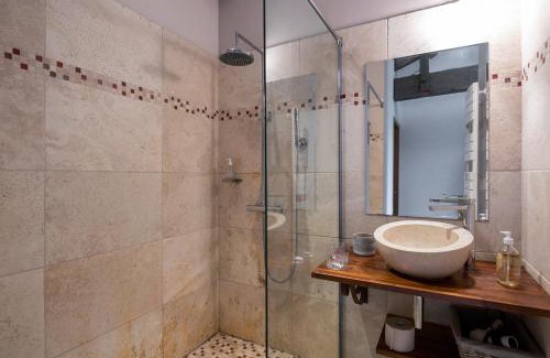Lugon-et-l'ile-du-Carney Bed & Breakfast | Chateau de la Vieille Chapelle