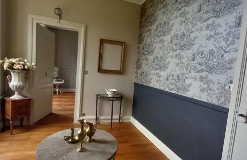 Joudes Bed & Breakfast | Chateau de Joudes Suite de la Baronne