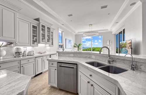 Siesta Key House | Chateau de la Siesta | Private Beachfront, Lagoon Pool, Lanai Bar & Stunning Gulf Views