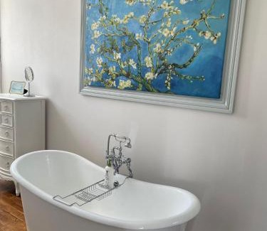 Aulnay Bed & Breakfast | Chateau de Minargent
