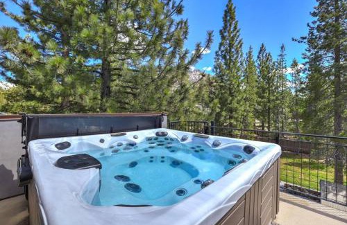 Tahoe Paradise House | Chateau de Navahoe - Luxury - Hot tub - Large yard