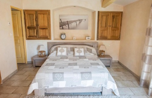 Le Thoronet Bed & Breakfast | Chateau de Sainte Croix