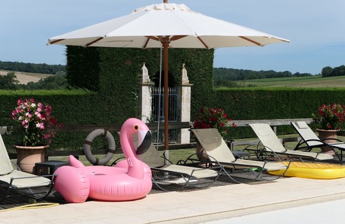 Riocaud House | Chateau Des Egrons; Elegant and Magical with Tennis Court and Heated Pool