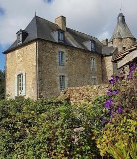 Saint-Pierre-des-Nids House | Chateau du Plessis Bochard