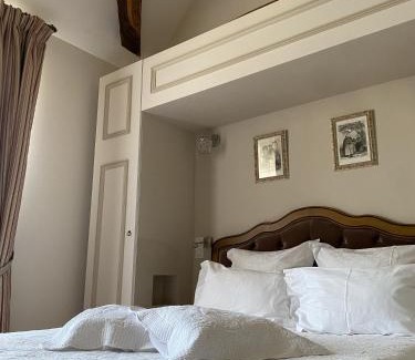 Sepmes Hotel | Chateau Laroche-Ploquin