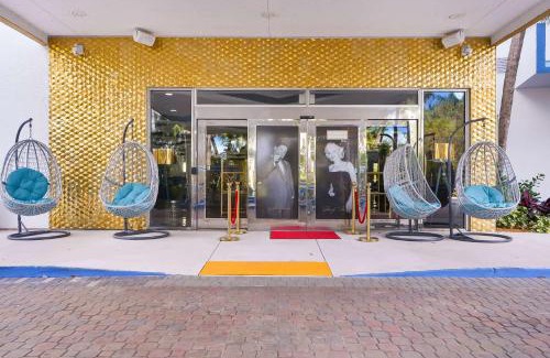 Inverrary Hotel | Chateau Mar Golf Resort, Trademark Collection by Wyndham