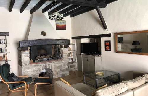 Cesseras Apartment | Chateau Marcel's 'Syrah' apartment