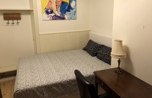 Cesseras Apartment | Chateau Marcel's 'Syrah' apartment