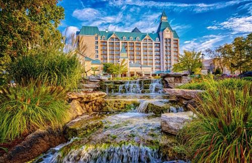 Table Rock Resort | Chateau on the Lake Resort Spa and Convention Center