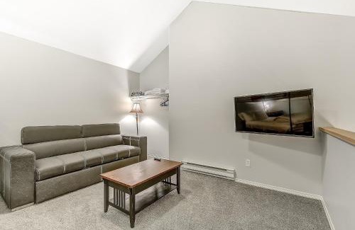 Big White Ski Resort Apartment | Chateau On The Ridge 408