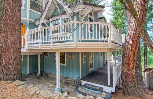 Yosemite West House | Chateau Royal East