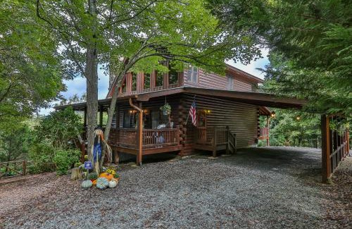 Mineral Bluff House | Chateau Relaxeau Breathtaking Spacious Mountain Home on Paved Road