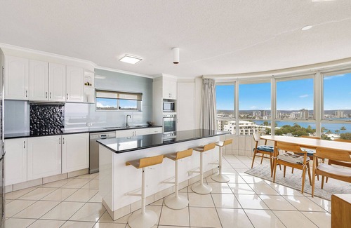 Maroochydore Apartment | Chateau Royale Beach Resort Maroochydore