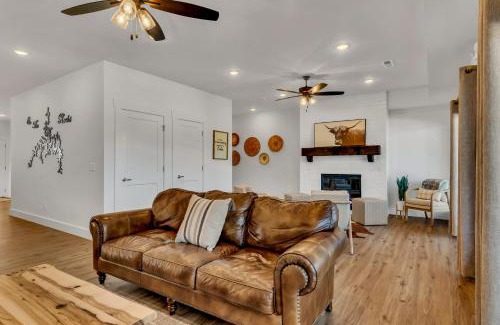 Table Rock Cabin | Chateau Royale home