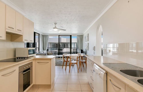 Coolangatta Apartment | Chateau Royale Unit 36 Situated on Kirra hill overlooking Coolangatta