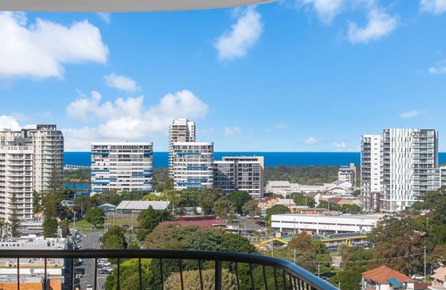 Coolangatta Apartment | Chateau Royale Unit 36 Situated on Kirra hill overlooking Coolangatta