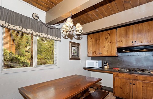 Summit Estates House | Chateau St. Moritz by Destination Big Bear : Walk to Snow Summit Resort! Hot Tub! Pool Table!