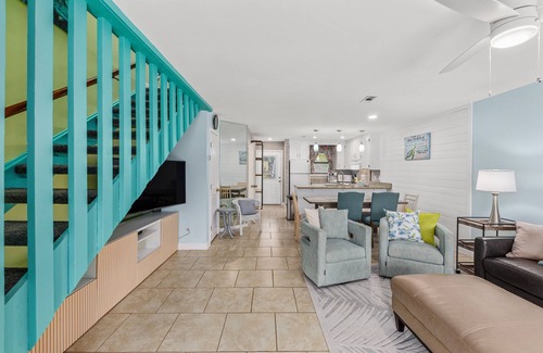 Miramar Heights House | Chateau Tortuga - SUPER cute, Dog-Friendly Townhome Steps to Beach w/Pool!