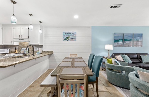 Miramar Heights House | Chateau Tortuga - SUPER cute, Dog-Friendly Townhome Steps to Beach w/Pool!