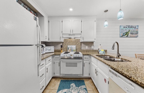 Miramar Heights House | Chateau Tortuga - SUPER cute, Dog-Friendly Townhome Steps to Beach w/Pool!
