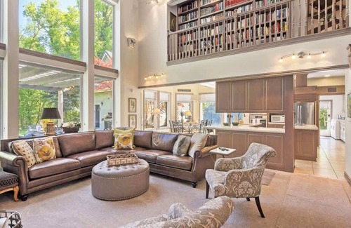 Holladay House | Chateau Woodlands in Salt Lake with Guesthouse and Hot Tub