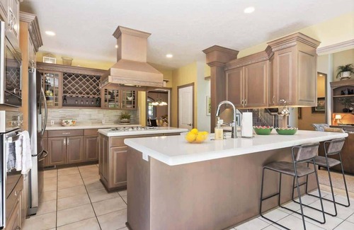 Holladay House | Chateau Woodlands in Salt Lake with Guesthouse and Hot Tub